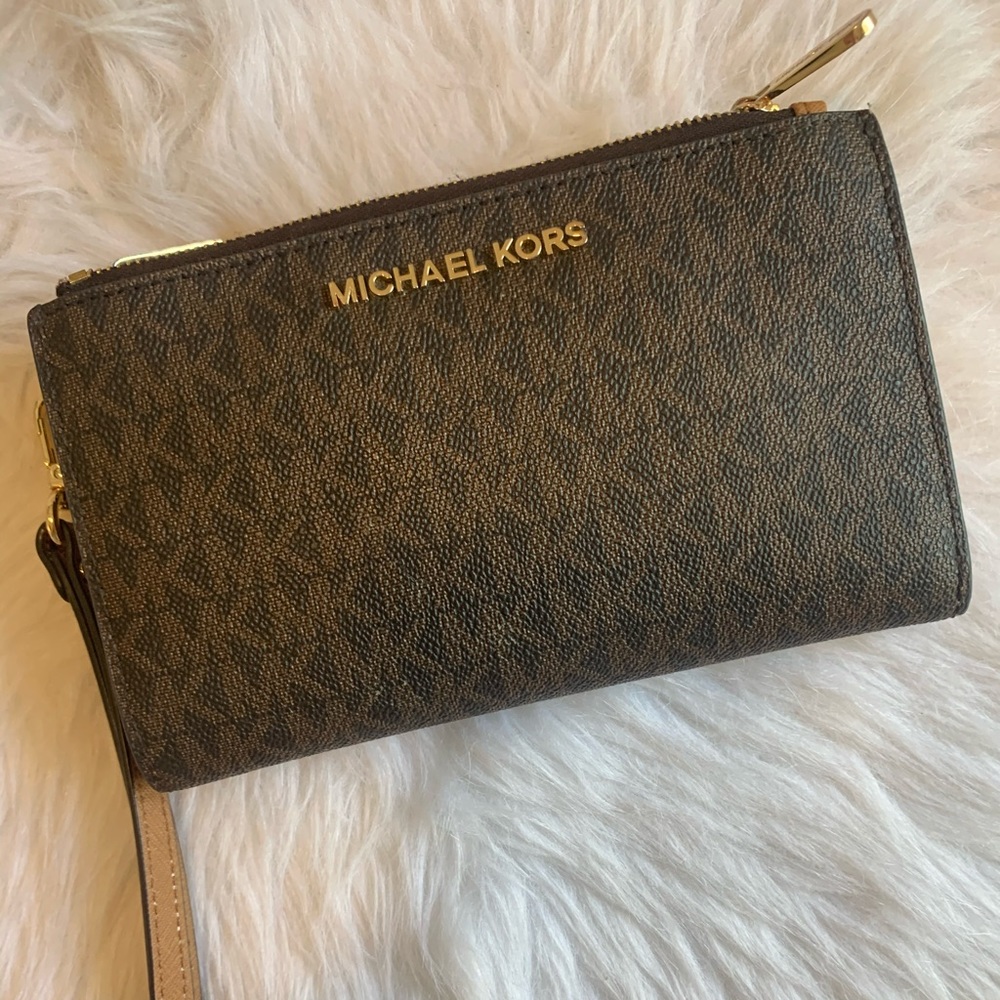 Micheal Kors Jet Set Wallet Wristlet